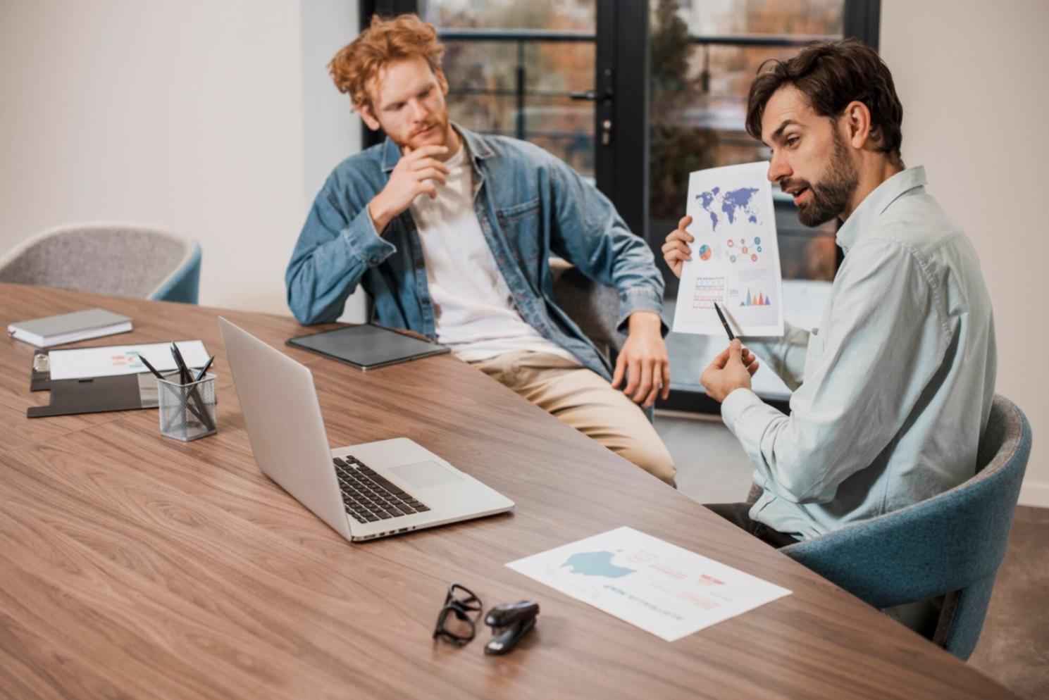 Teammeeting zur Entwicklung neuer Lerninhalte